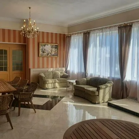 Feriehus Casa De Vacanta Cu Toate Facilitatile Braşov